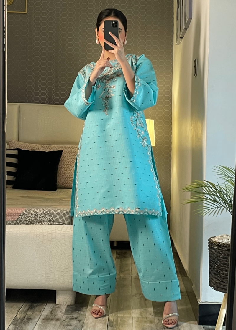LAYLA EMBROIDERED 2PC