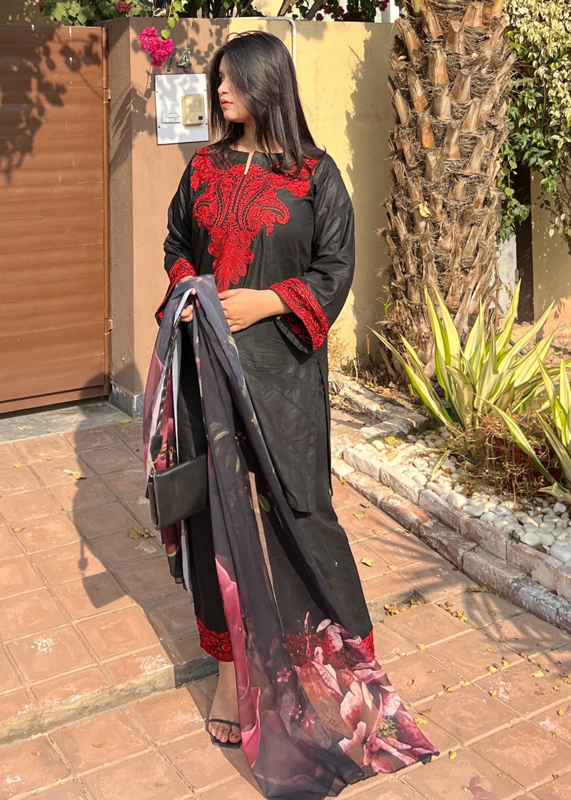 MAHI EMBROIDERED 3PC